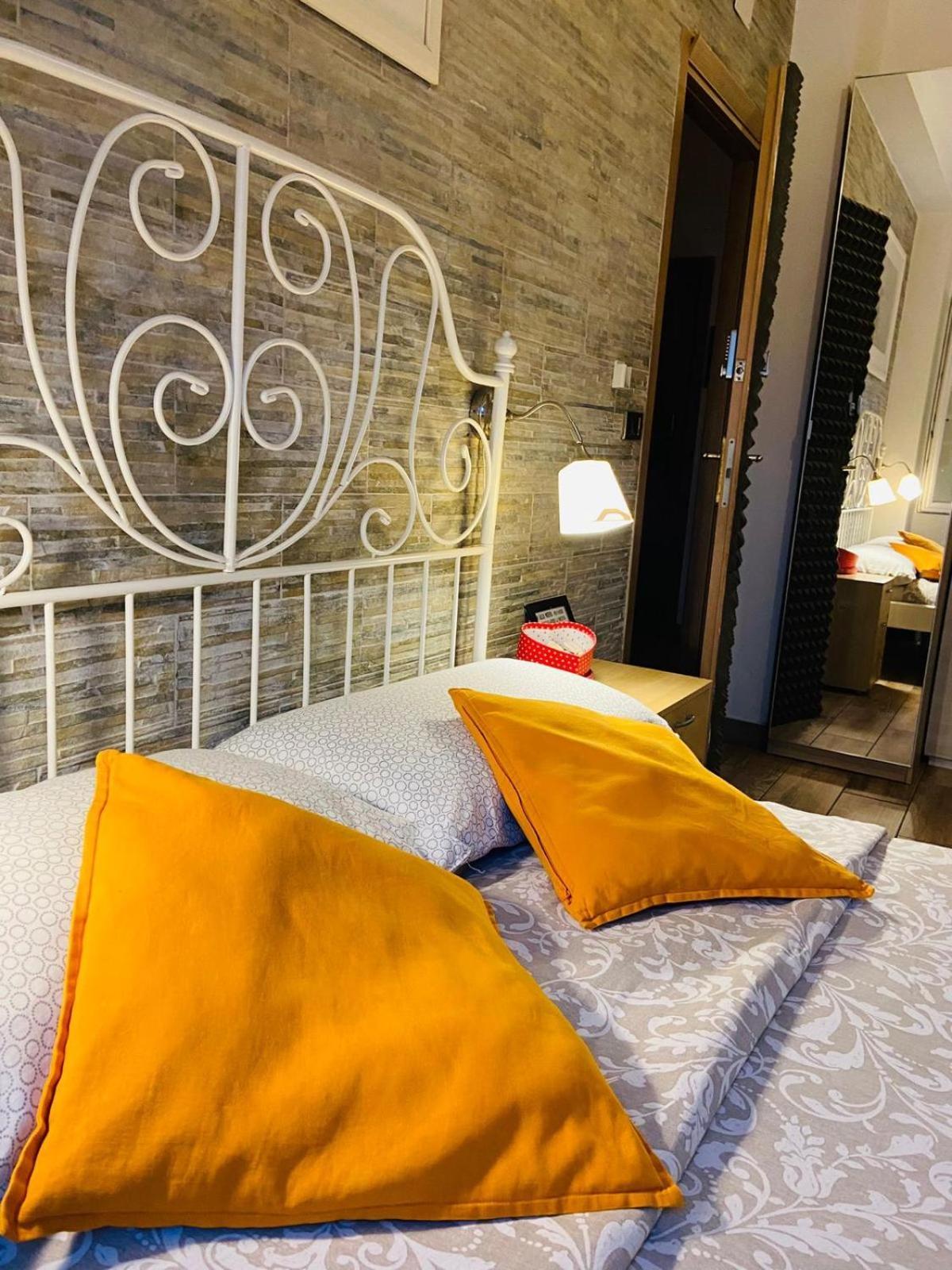 Europe Station Rooms ปาร์มา ภายนอก รูปภาพ